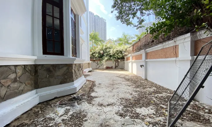 Huge Garden and Pool Villa for rent in Nguyen U Di Street Thao Dien HCMC 700sqm 5,000 USD/month