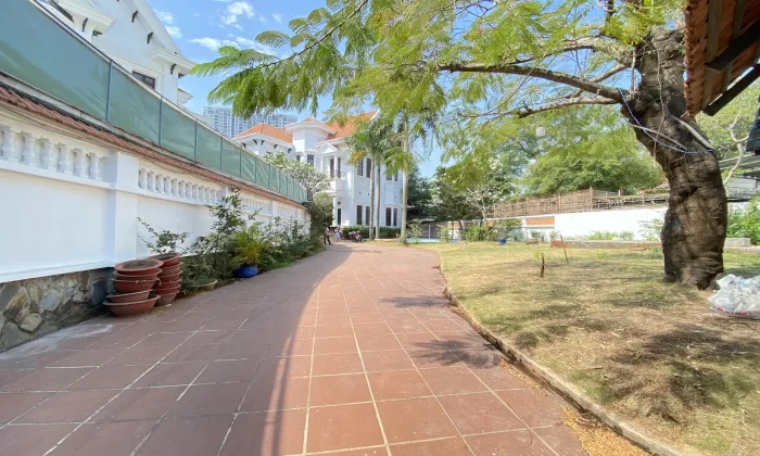 Huge Garden and Pool Villa for rent in Nguyen U Di Street Thao Dien HCMC 700sqm 5,000 USD/month