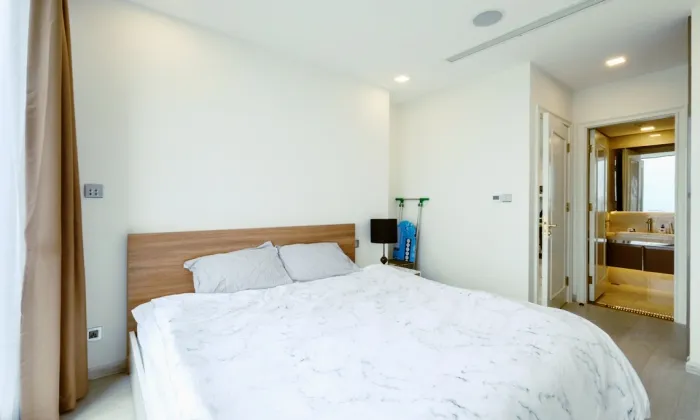 Vinhomes Golden River (Vinhomes Bason) District1 HCMC 81sqm 1,400 USD/month