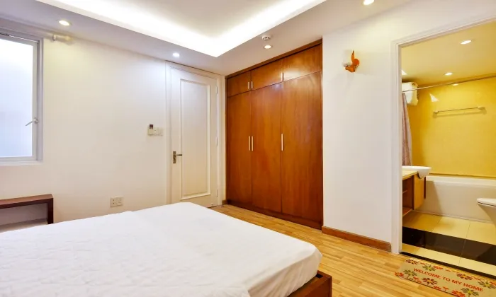 Small Penthouse Apartment for rent in District 1 HCMC 100sqm 1,000 USD/month