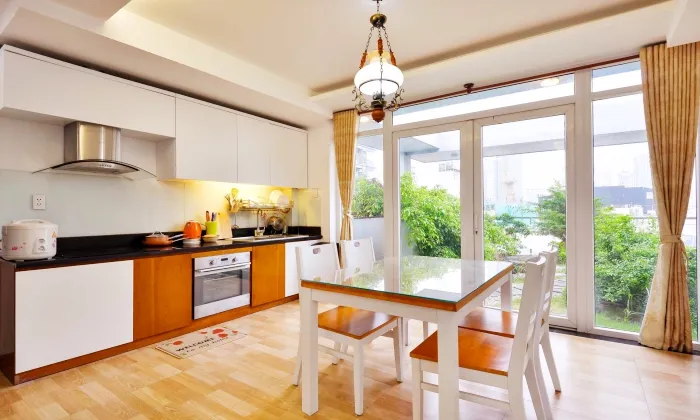 Small Penthouse Apartment for rent in District 1 HCMC 100sqm 1,000 USD/month