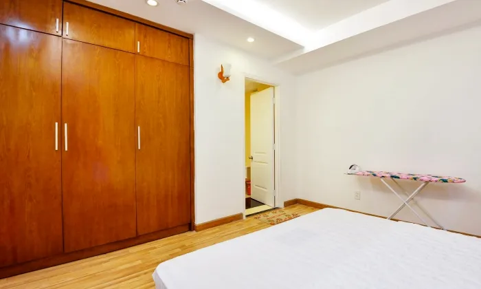 Small Penthouse Apartment for rent in District 1 HCMC 100sqm 1,000 USD/month