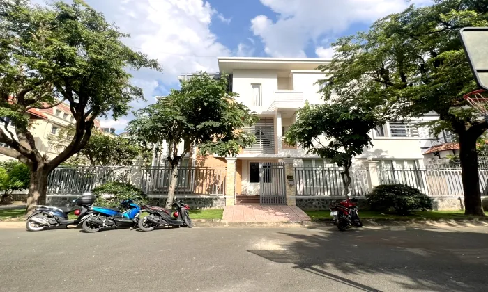 Nice Villa in Small Compound Nguyen Van Huong Thao Dien HCMC 450sqm 3,700 USD/month