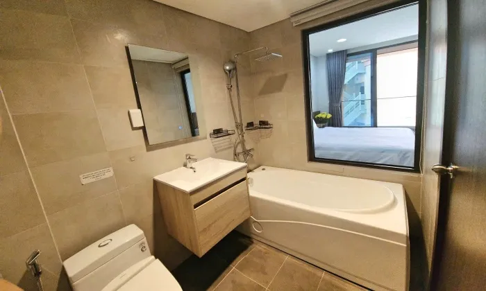 Studio Apartment Bathtub For Rent in District 3 HCMC 40sqm 570 USD/month