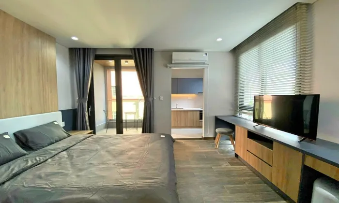 Studio Serviced Apartment Balcony For Rent in District 3 HCMC 35sqm 550 USD/month