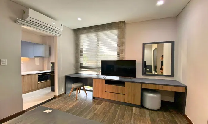 Studio Serviced Apartment Balcony For Rent in District 3 HCMC 35sqm 550 USD/month