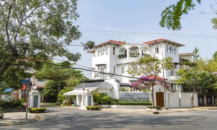 Beautiful Villa For Rent in Nguyen Van Huong St Thao Dien HCM 700sqm 7,000 USD/month