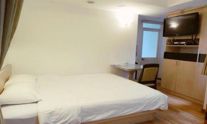 Small Studio Apartment for rent in Phu Nhuan District HCM City 25sqm 300 USD/month