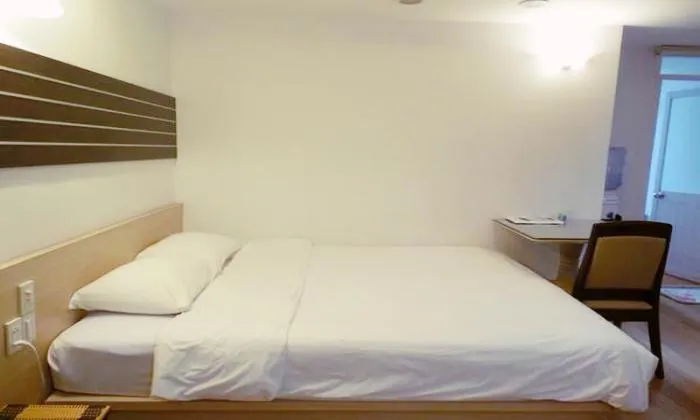 Small Studio Apartment for rent in Phu Nhuan District HCM City 25sqm 300 USD/month