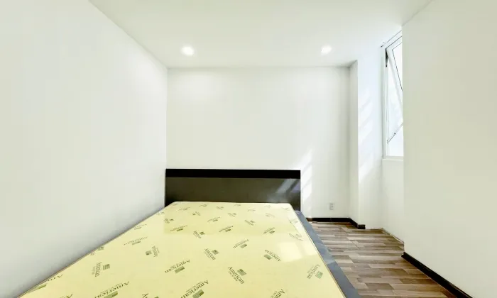 Big Balcony Two Bedroom Serviced Apartment in Phu Nhuan District HCMC 70sqm 700 USD/month