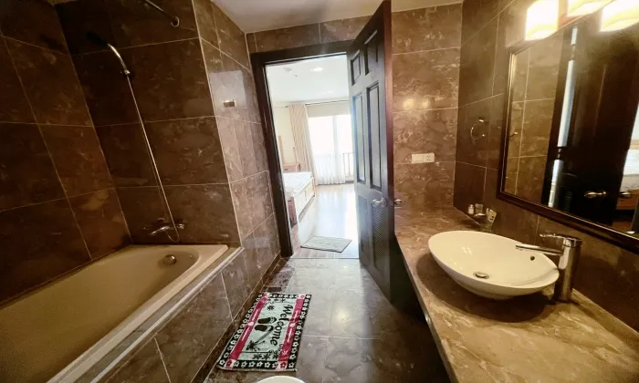 Spacious 2 Bedroom Serviced Apartment in Phu Nhuan District 95sqm 1,000 USD/month
