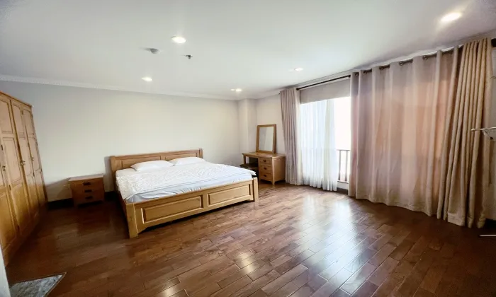 Spacious 2 Bedroom Serviced Apartment in Phu Nhuan District 95sqm 1,000 USD/month