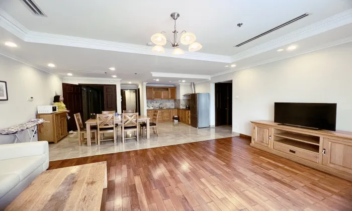 Spacious 2 Bedroom Serviced Apartment in Phu Nhuan District 95sqm 1,000 USD/month