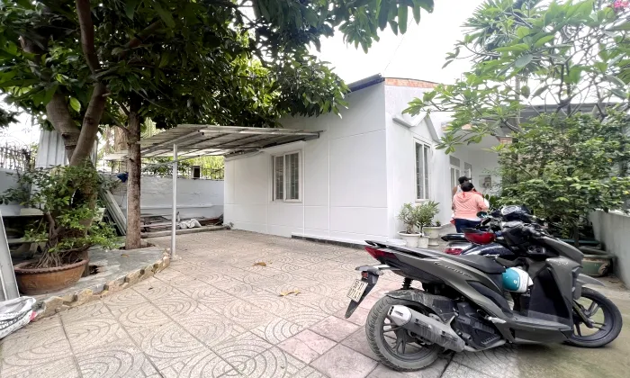 Garden Two Bedroom House For Rent in Thao Dien HCM 200sqm 1,000 USD/month