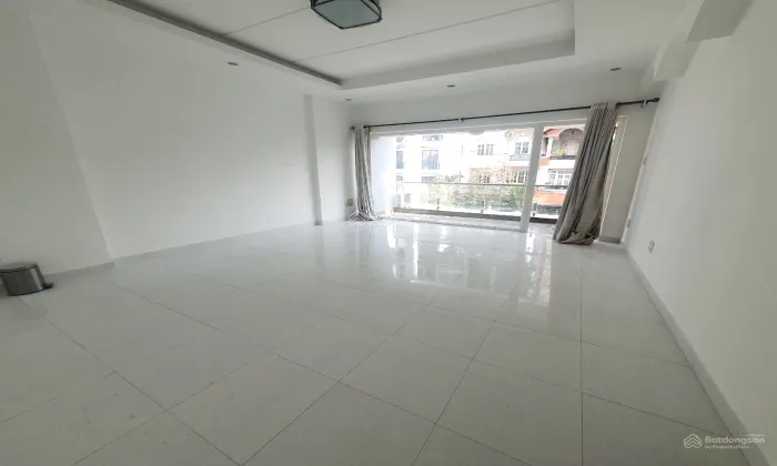 Nice House For Rent in 215 Nguyen Van Huong Thao Dien HCMC 450sqm 2,500 USD/month