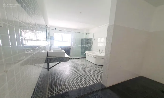 Nice House For Rent in 215 Nguyen Van Huong Thao Dien HCMC 450sqm 2,500 USD/month