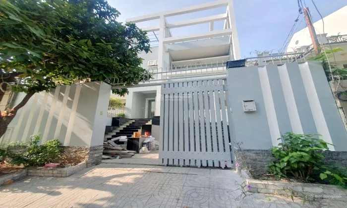 Nice House For Rent in 215 Nguyen Van Huong Thao Dien HCMC 450sqm 2,500 USD/month