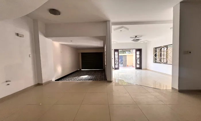 Big House For Rent in 215 Nguyen Van Huong Thao Dien HCMC 400sqm 1,800 USD/month