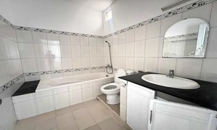 Big House For Rent in 215 Nguyen Van Huong Thao Dien HCMC 400sqm 1,800 USD/month