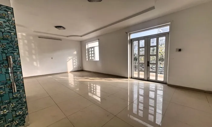 Big House For Rent in 215 Nguyen Van Huong Thao Dien HCMC 400sqm 1,800 USD/month