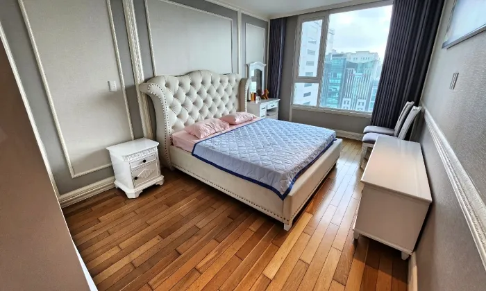 Two Bedroom Leman Apartment For Rent With Bathtub District 3 HCMC 75sqm 1,300 USD/month