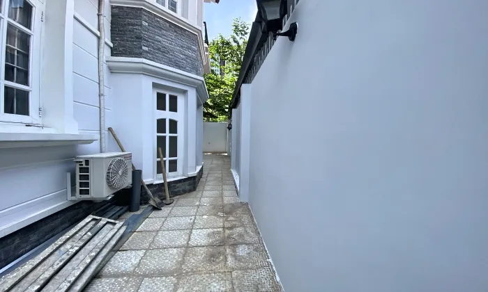 Nice conditions House For Rent in 204 Nguyen Van Huong St Thao Dien HCM 350sqm 1,800 USD/month