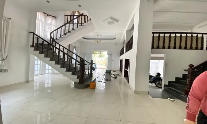 Nice conditions House For Rent in 204 Nguyen Van Huong St Thao Dien HCM 350sqm 1,800 USD/month
