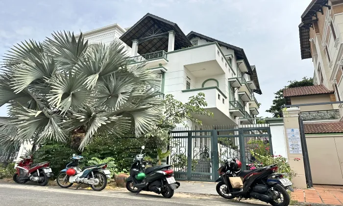Very Good House For Rent in Eden Compound 118 Nguyen Van Huong HCM 450sqm 2,200 USD/month