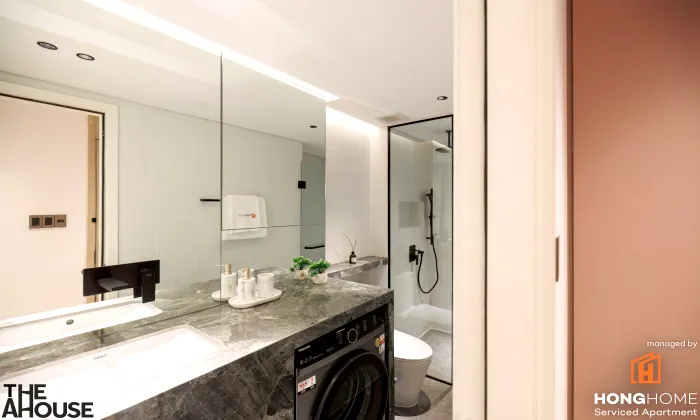 Modern Anhouse Studio For Rent in Nguyen Thi Minh Dakao District 1 HCM 30sqm 900 USD/month