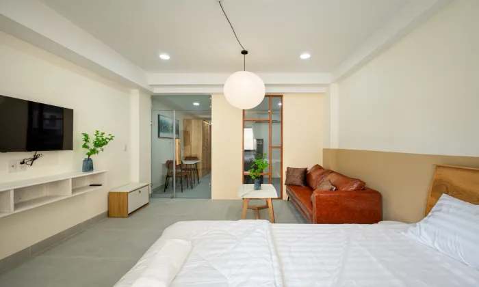 Big Windows One Bedroom Apartment For Rent in Vo Thi Sau Street Dakao District 1 HCM 40sqm 580 USD/month