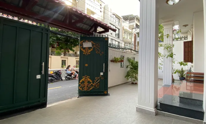 Bright and Clean House For Rent in Truc Duong Lang Bao Chi Thao Dien HCM 250sqm 1,800 USD/month