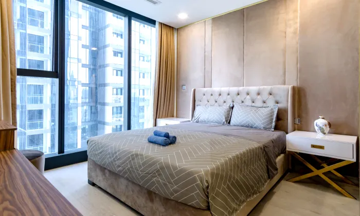 Good Rent 02 Bedroom Low Floor in Vinhome Golden River HCMC 75sqm 1,100 USD/month