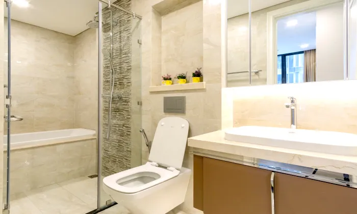 Good Rent 02 Bedroom Low Floor in Vinhome Golden River HCMC 75sqm 1,100 USD/month