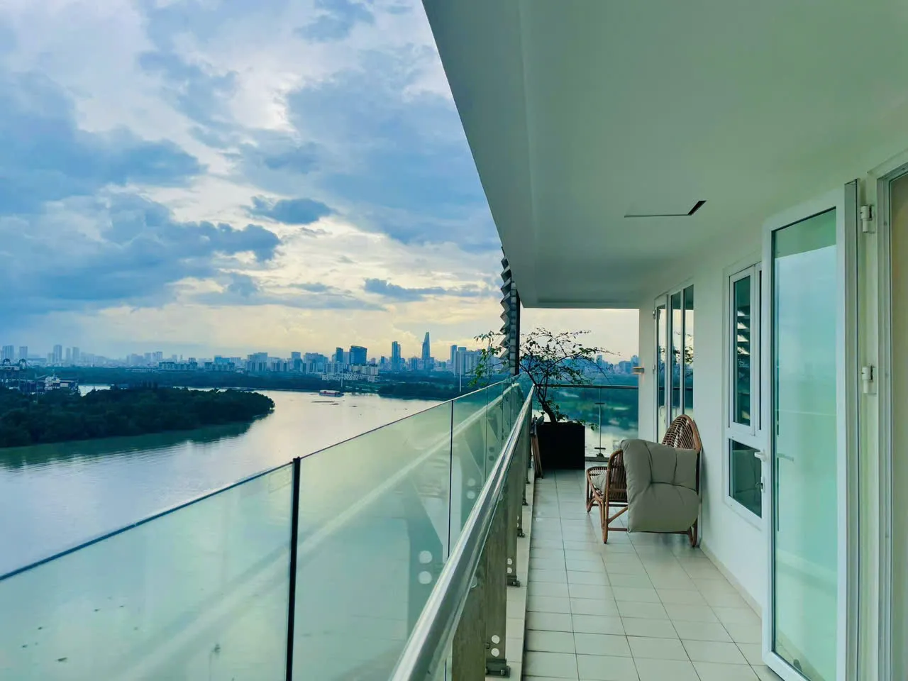 Really Spacious 3 Bedrooms 250Sqm Diamond Island Apartment For Rent 105,000,000 VND/month