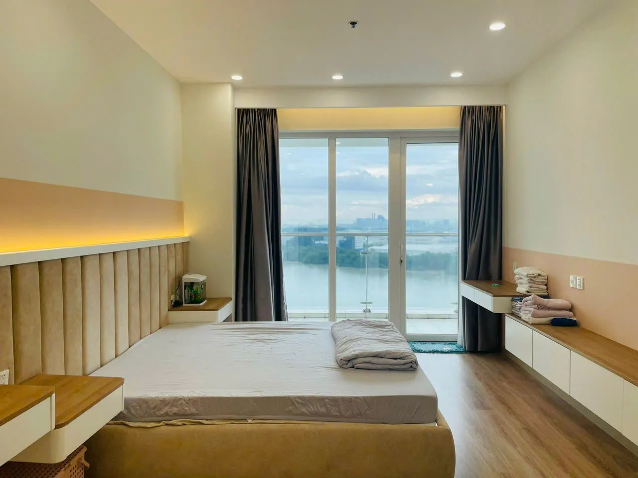 Really Spacious 3 Bedrooms 250Sqm Diamond Island Apartment For Rent 105,000,000 VND/month
