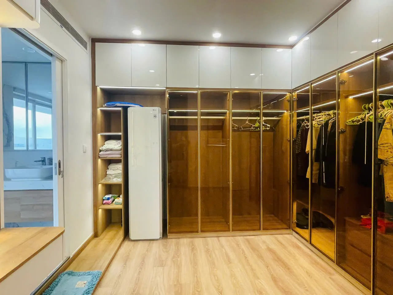 Really Spacious 3 Bedrooms 250Sqm Diamond Island Apartment For Rent 105,000,000 VND/month