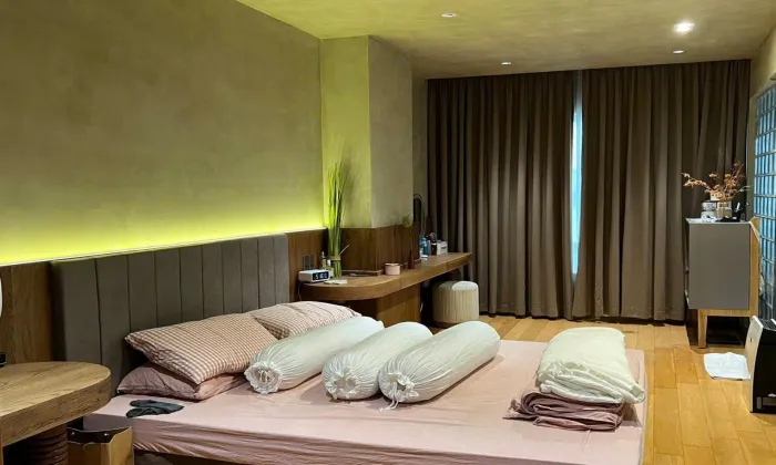 Wooden Floor 220Sqm Three Bedroom Apartment For Rent in Diamond Island 75,000,000 VND/month