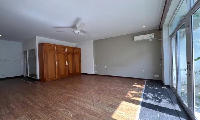 Good House For Rent in 215 Nguyen Van Huong Thao Dien Ward HCMC 350sqm 1,600 USD/month