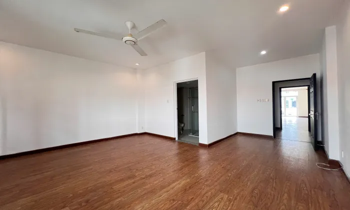 Good House For Rent in 215 Nguyen Van Huong Thao Dien Ward HCMC 350sqm 1,600 USD/month