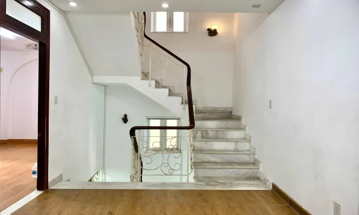 House For Rent in Compound 03 Quoc Huong Street Thao Dien Ward HCMC 400sqm 1,800 USD/month