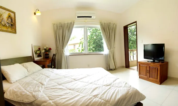 Garden Lakeview Villas Golf Resort For Rent in District 9 HCMC 260sqm 1,300 USD/month