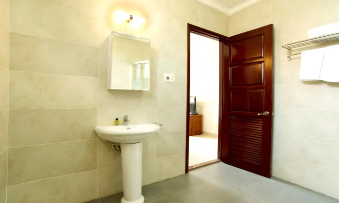 Garden Lakeview Villas Golf Resort For Rent in District 9 HCMC 260sqm 1,300 USD/month