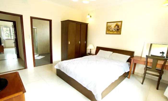 Garden Lakeview Villas Golf Resort For Rent in District 9 HCMC 260sqm 1,300 USD/month