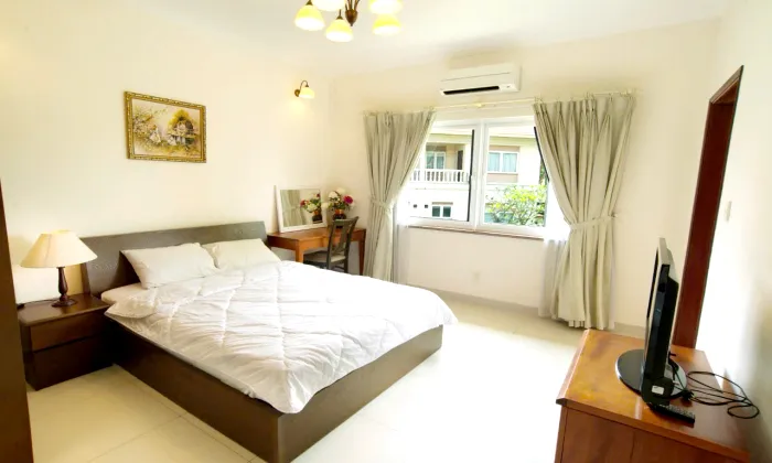 Garden Lakeview Villas Golf Resort For Rent in District 9 HCMC 260sqm 1,300 USD/month