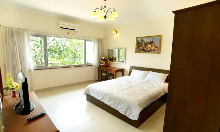 Garden Lakeview Villas Golf Resort For Rent in District 9 HCMC 260sqm 1,300 USD/month