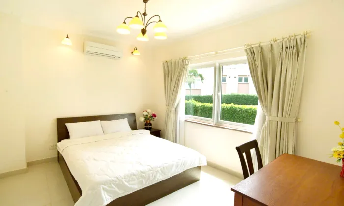 Garden Lakeview Villas Golf Resort For Rent in District 9 HCMC 260sqm 1,300 USD/month