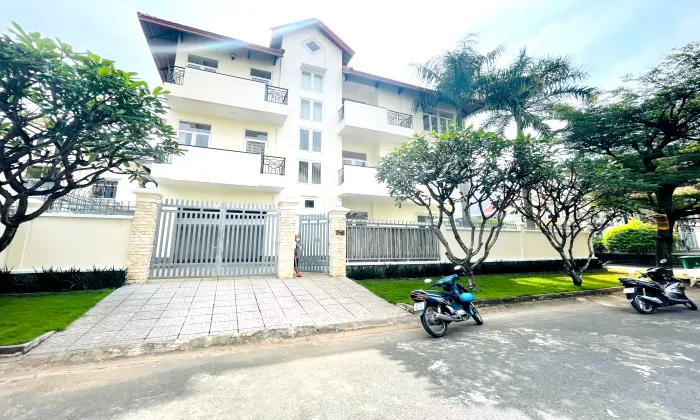 Nice Pool Garden Villa For Rent in 216 Nguyen Van Huong Thao Dien HCM 700sqm 4,000 USD/month
