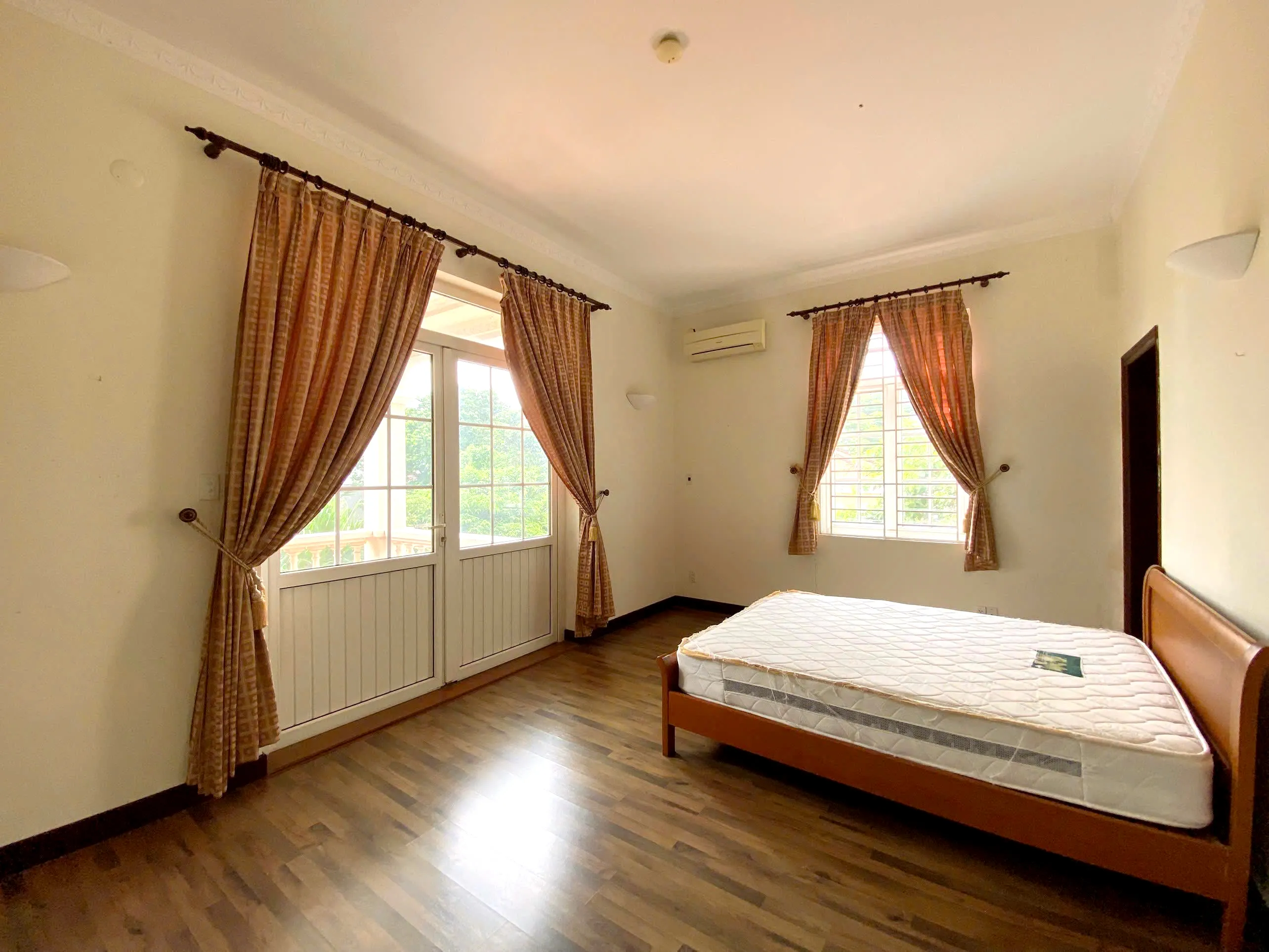Fancy Garden Villa For Rent in 216 Nguyen Van Huong Thao Dien HCMC 450sqm 3,200 USD/month