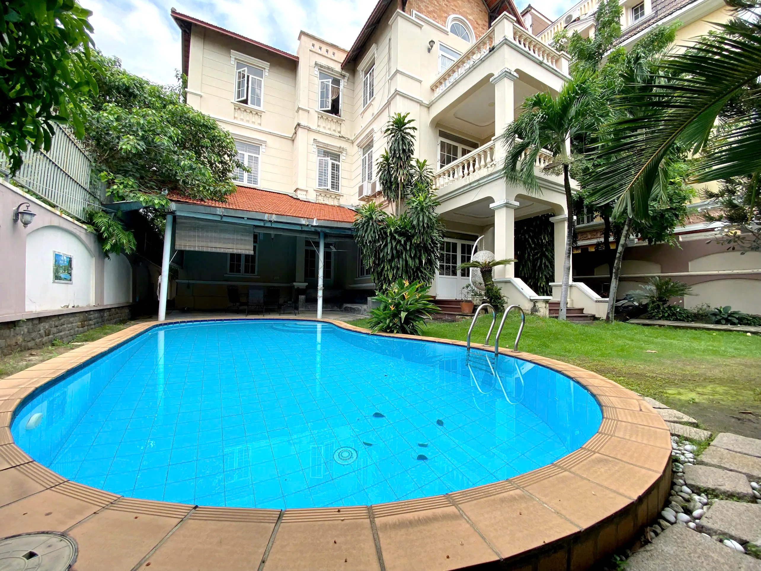 Fancy Garden Villa For Rent in 216 Nguyen Van Huong Thao Dien HCMC 450sqm 3,200 USD/month