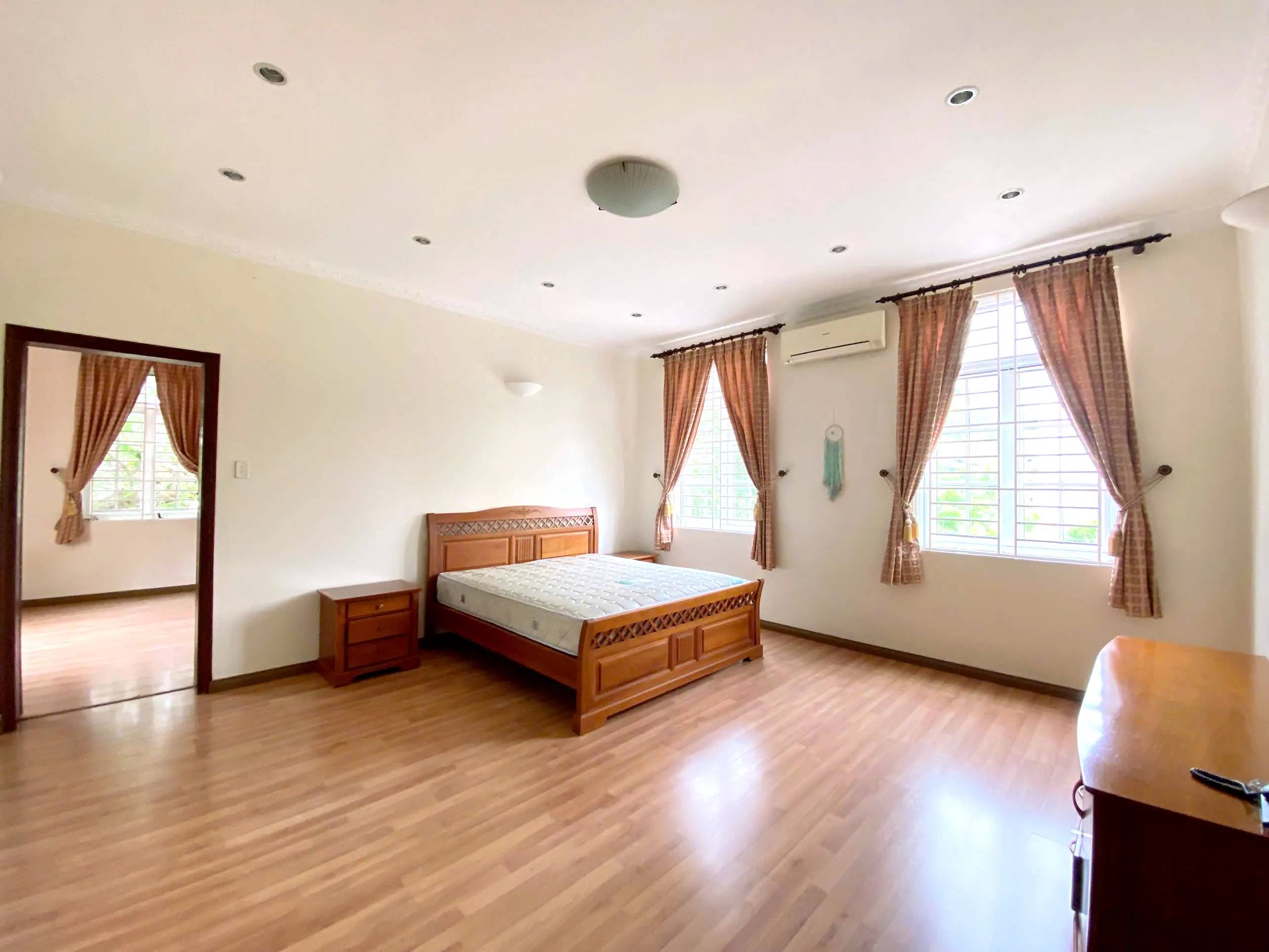 Fancy Garden Villa For Rent in 216 Nguyen Van Huong Thao Dien HCMC 450sqm 3,200 USD/month
